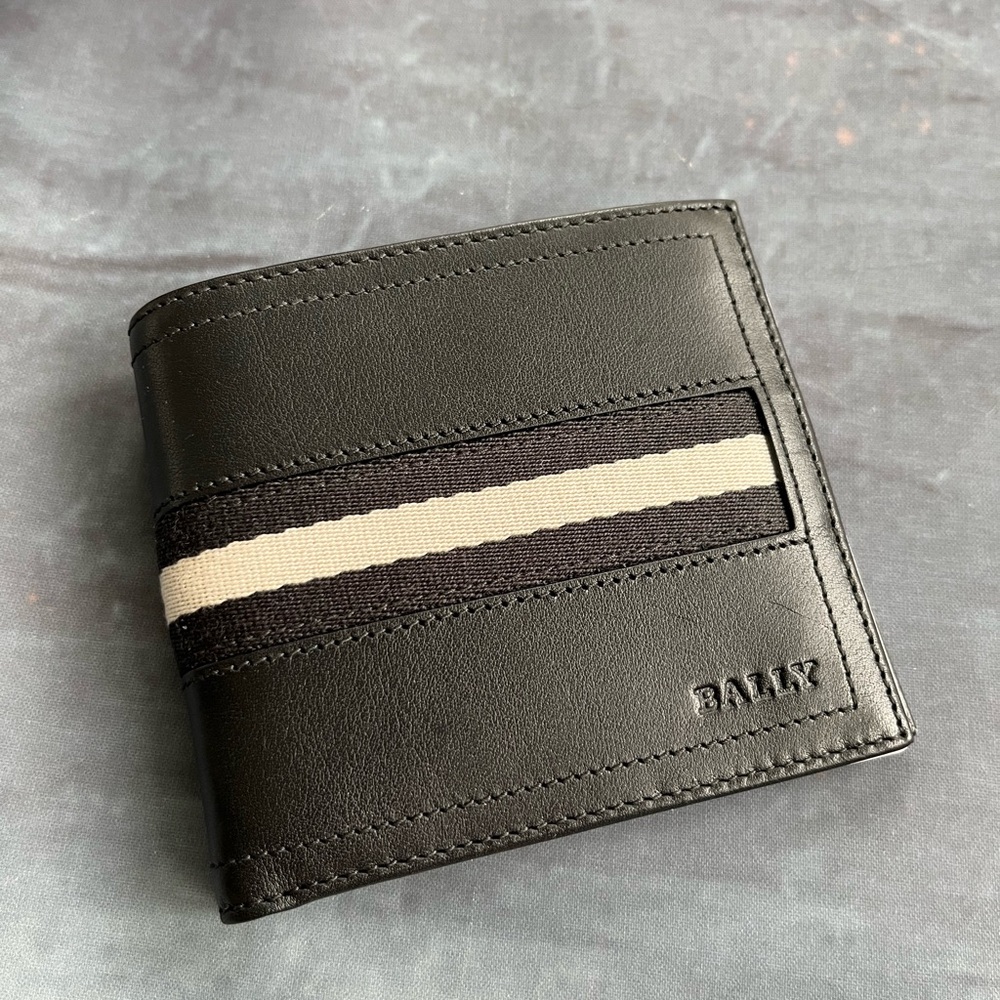 Mens Bally wallet NWT